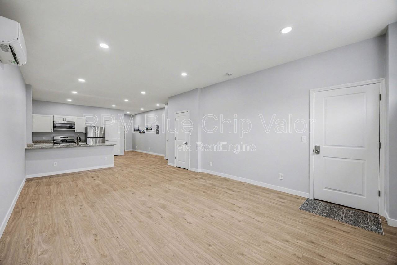 3982 Superior Ave #1W - Photo 3 of 17