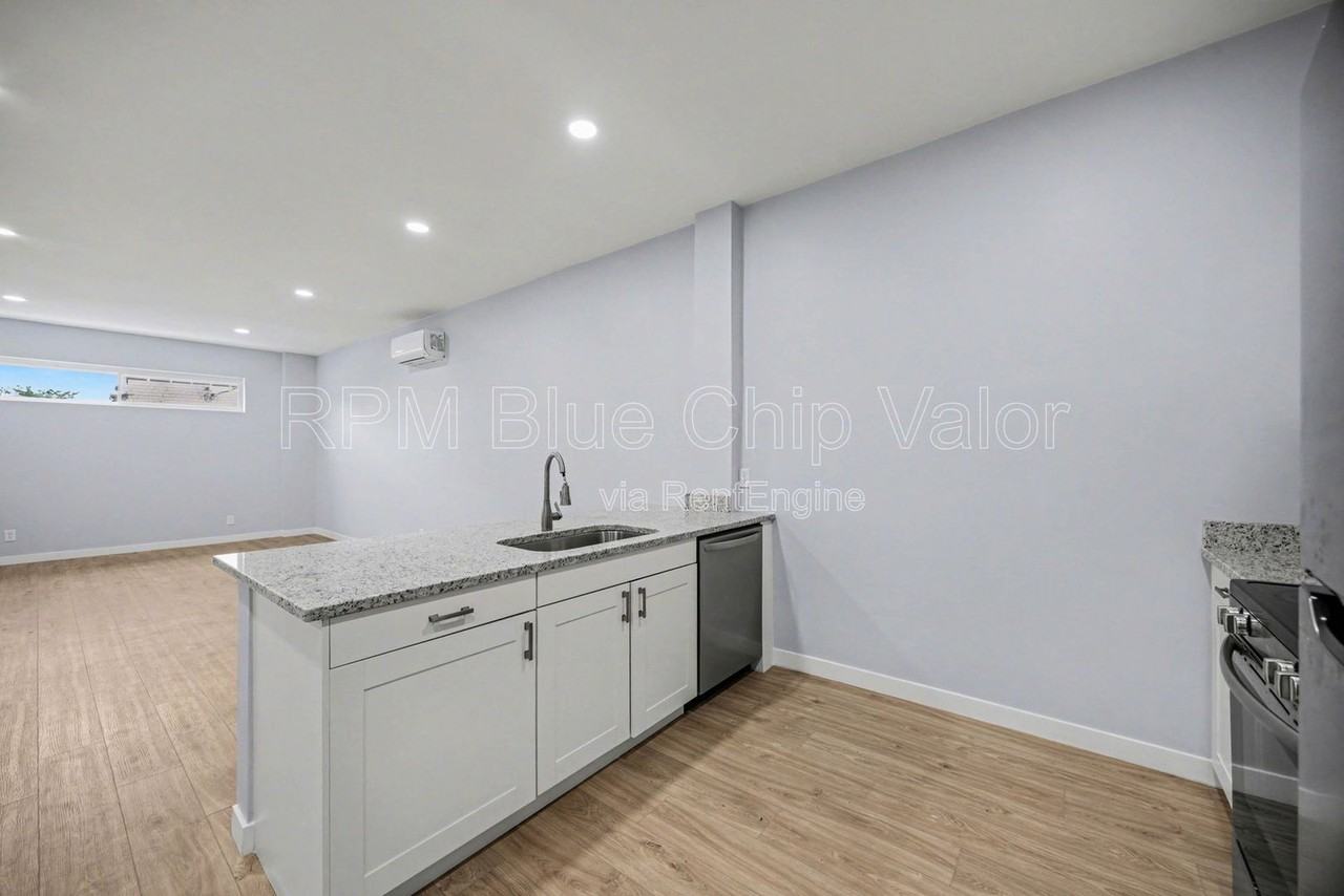 3982 Superior Ave #1W - Photo 4 of 17