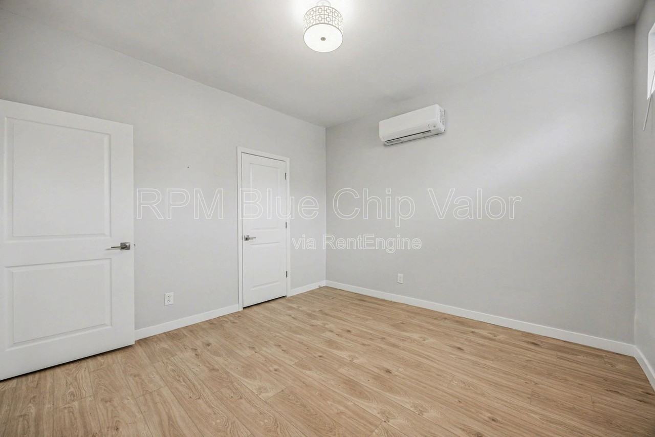 3982 Superior Ave #1W - Photo 6 of 17