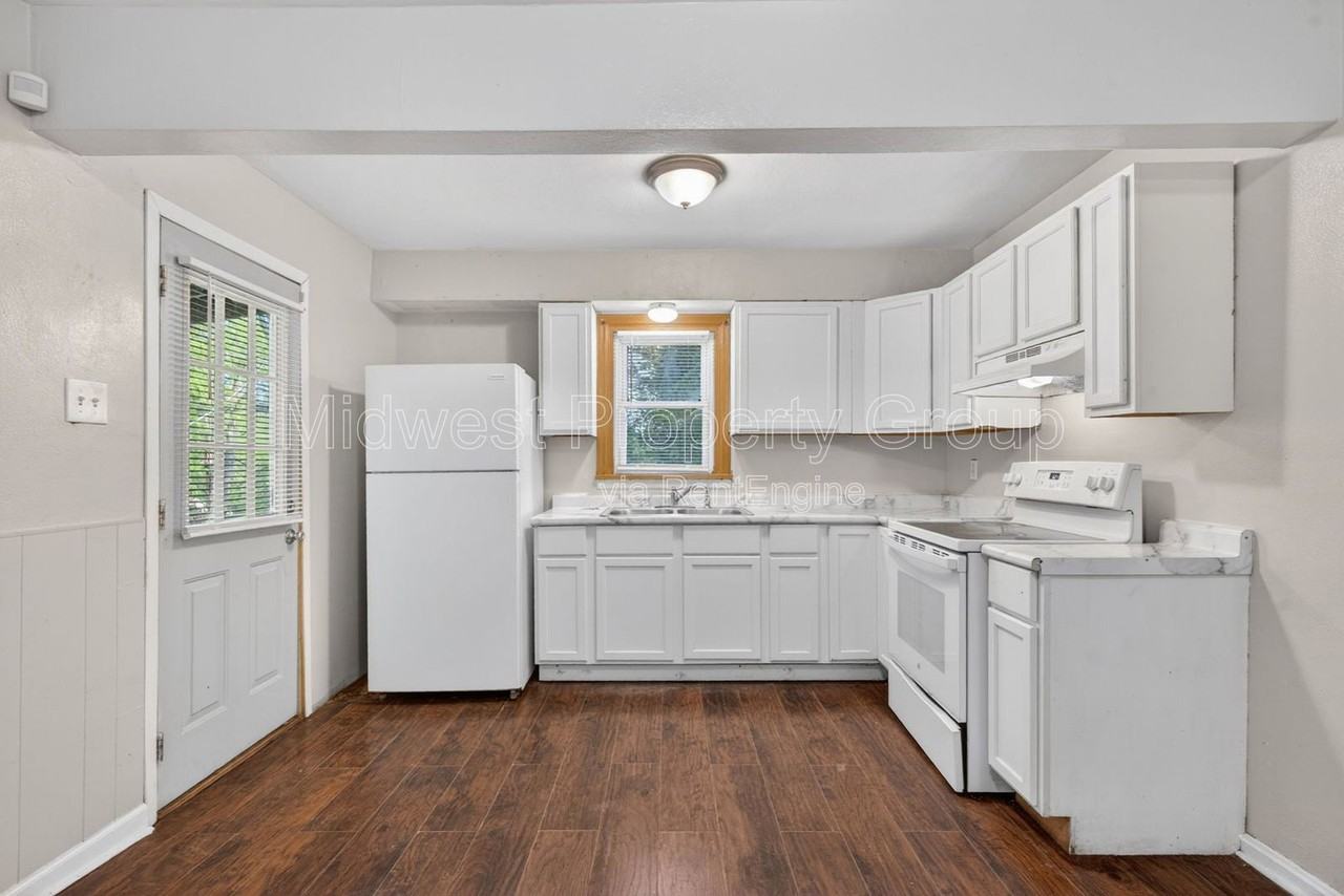 224 S Harvey Ave - Photo 2 of 19