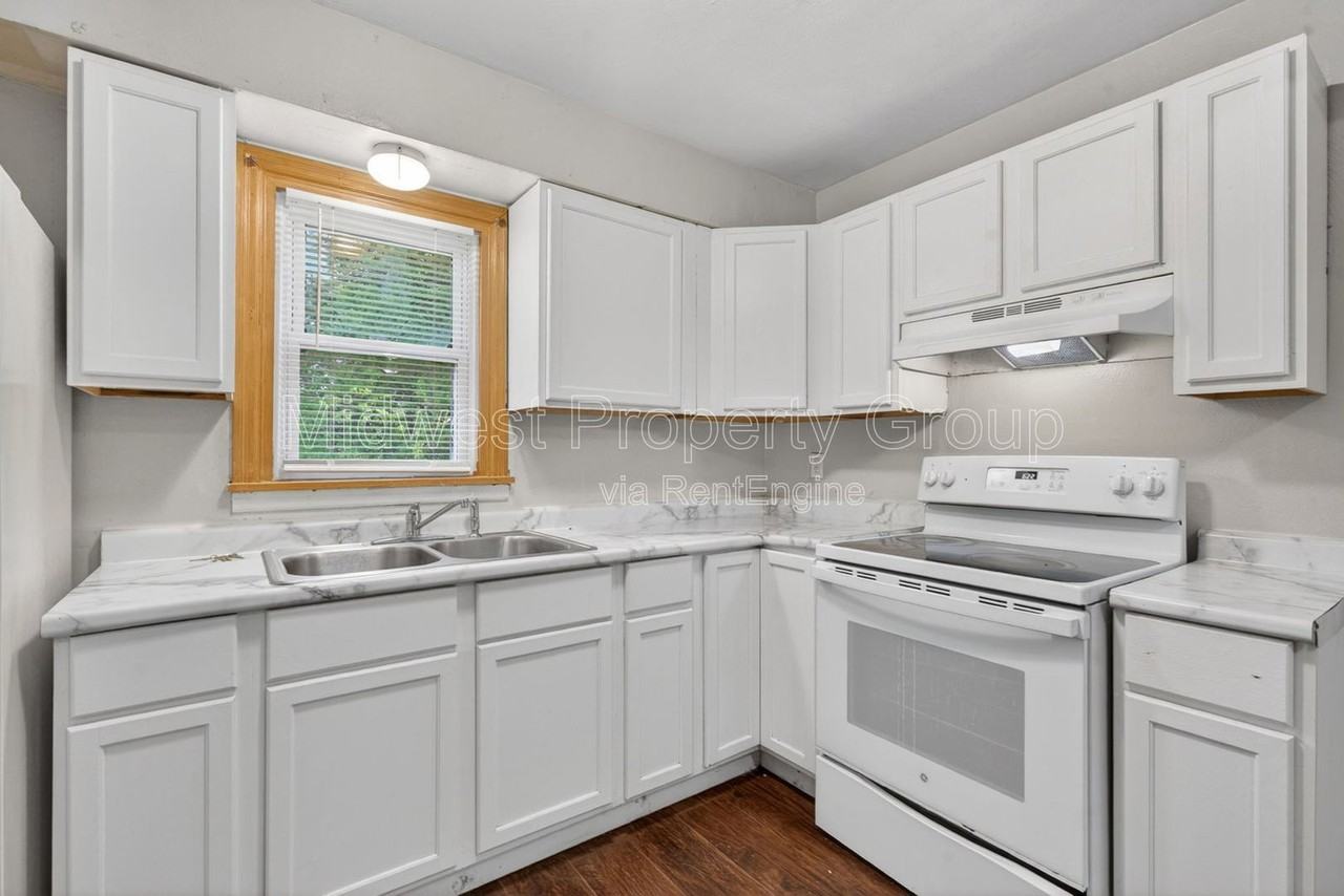 224 S Harvey Ave - Photo 4 of 19