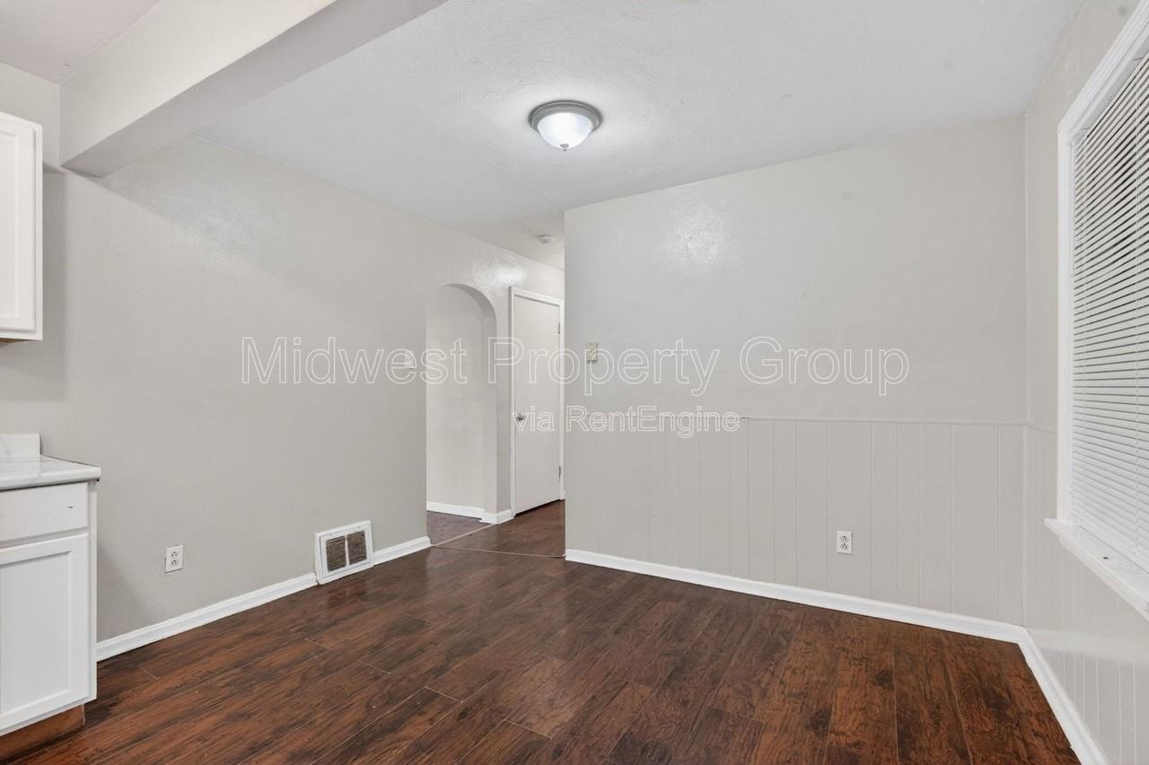 224 S Harvey Ave - Photo 5 of 19