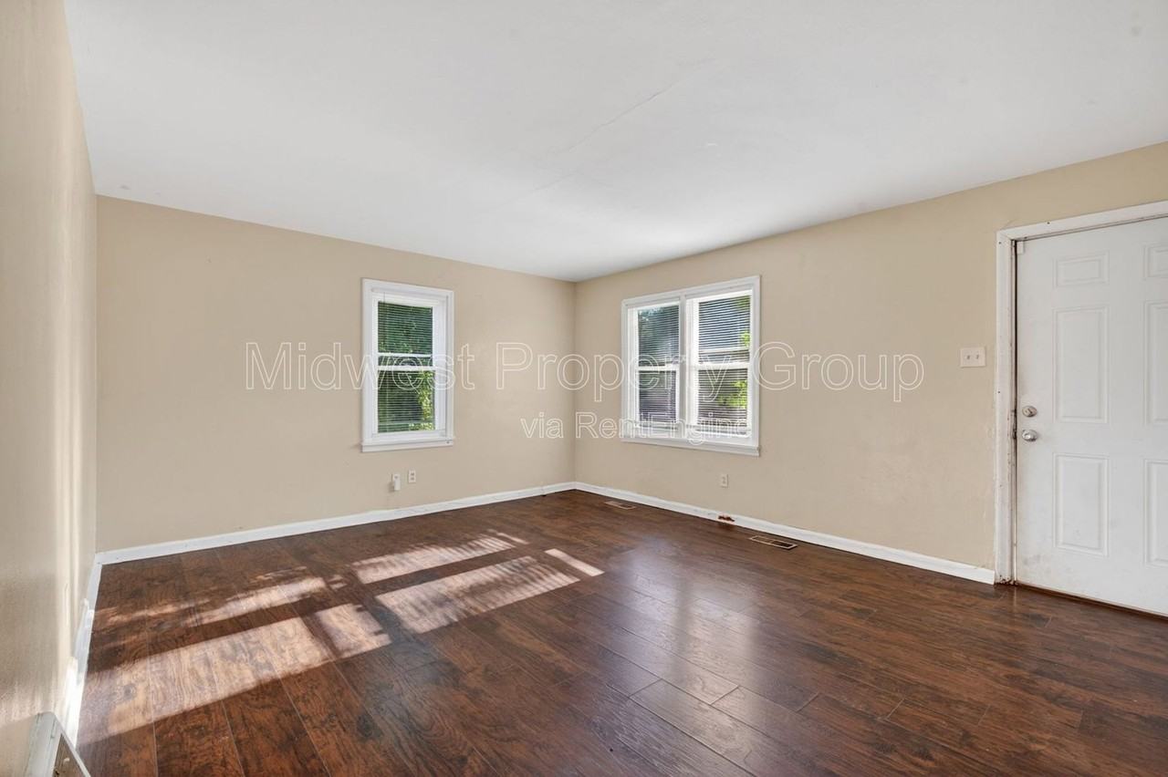 224 S Harvey Ave - Photo 6 of 19