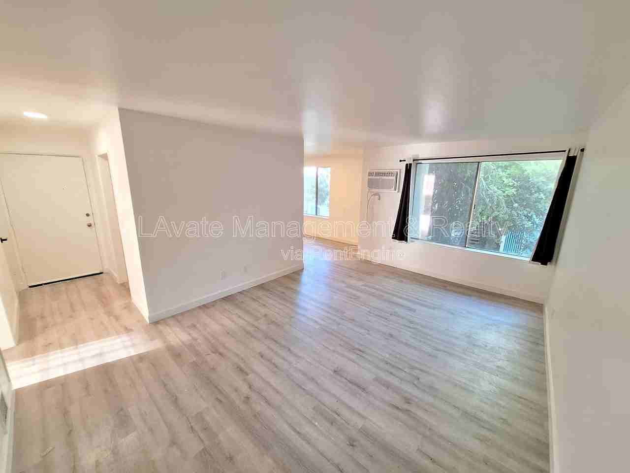 11744 Runnymede St #111 - Photo 5 of 11