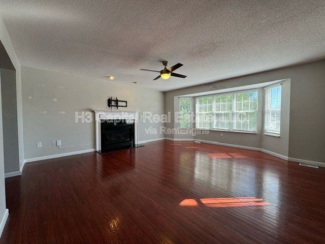 1041 Flora Lake Ct - Photo 7 of 34