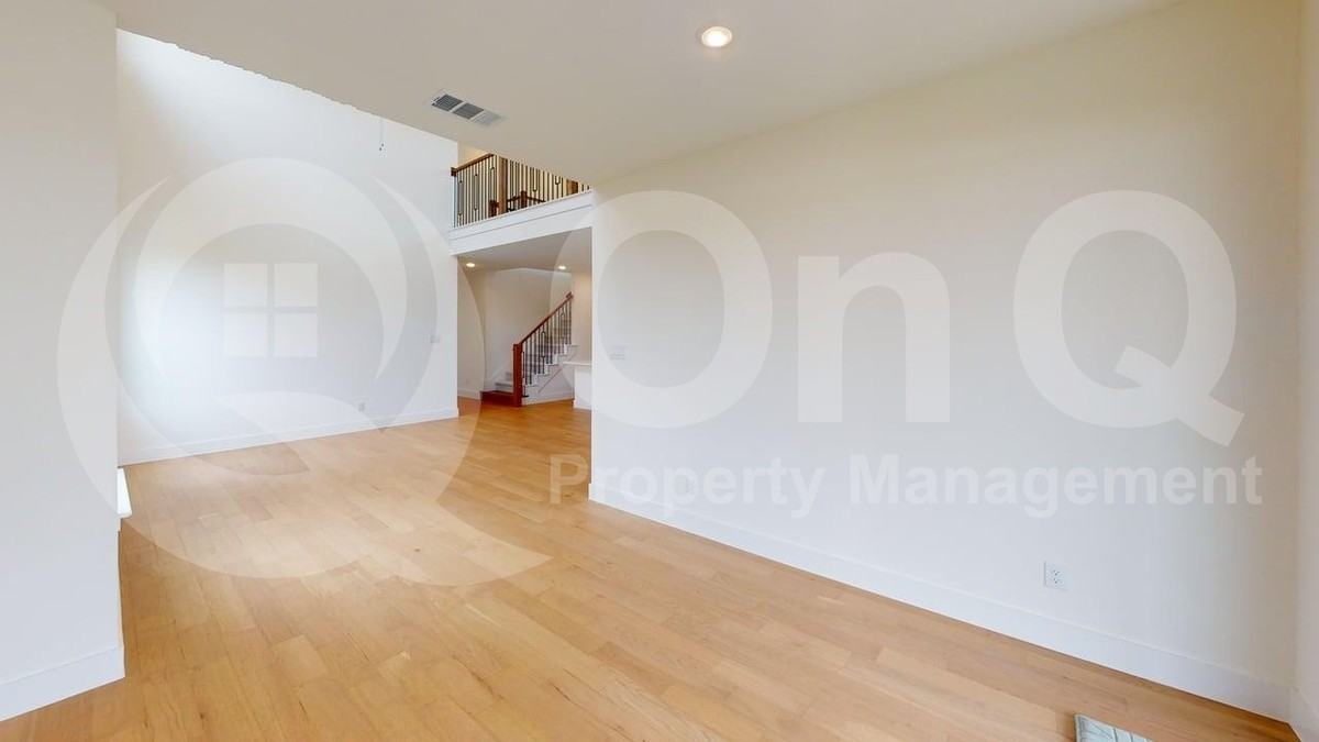 7066 Lathrop Ln - Photo 6 of 27