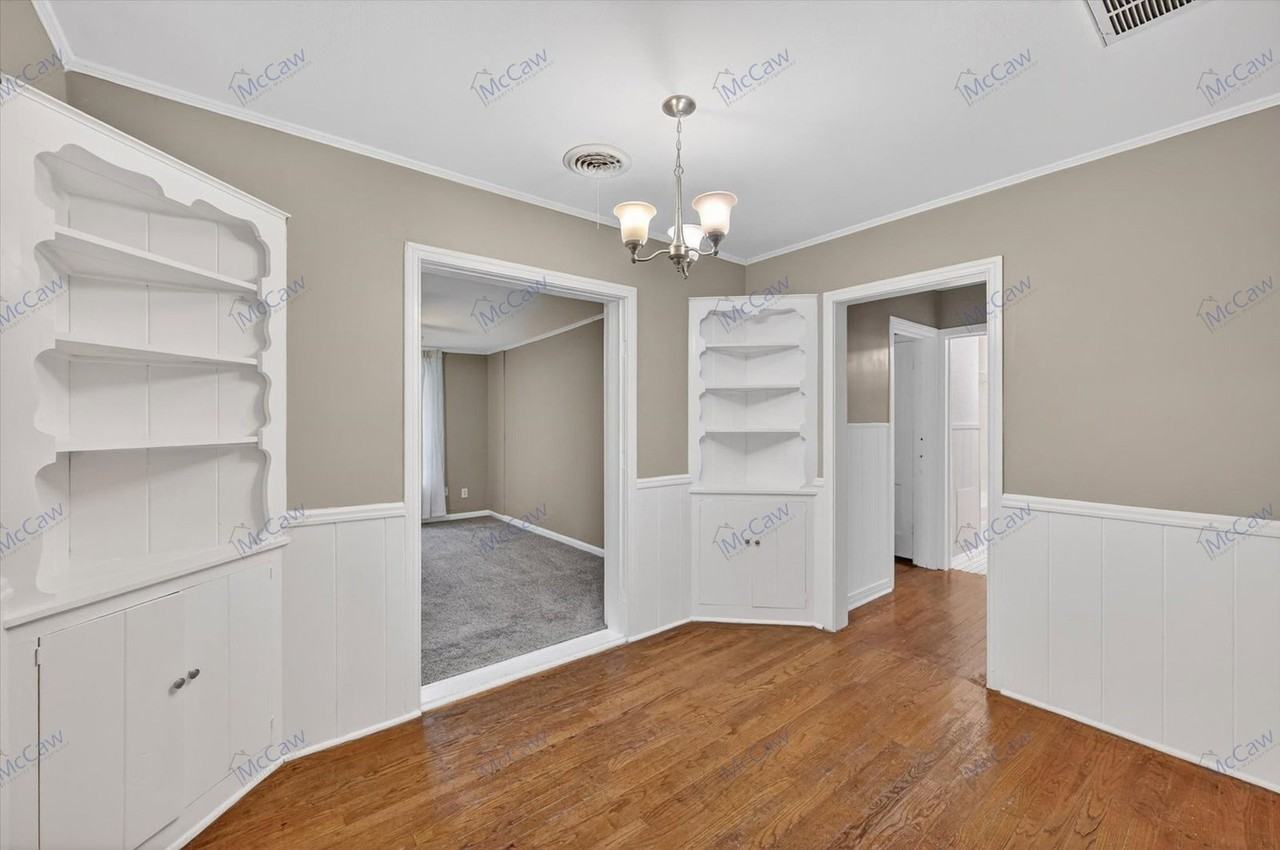 806 Buckalew St - Photo 4 of 18