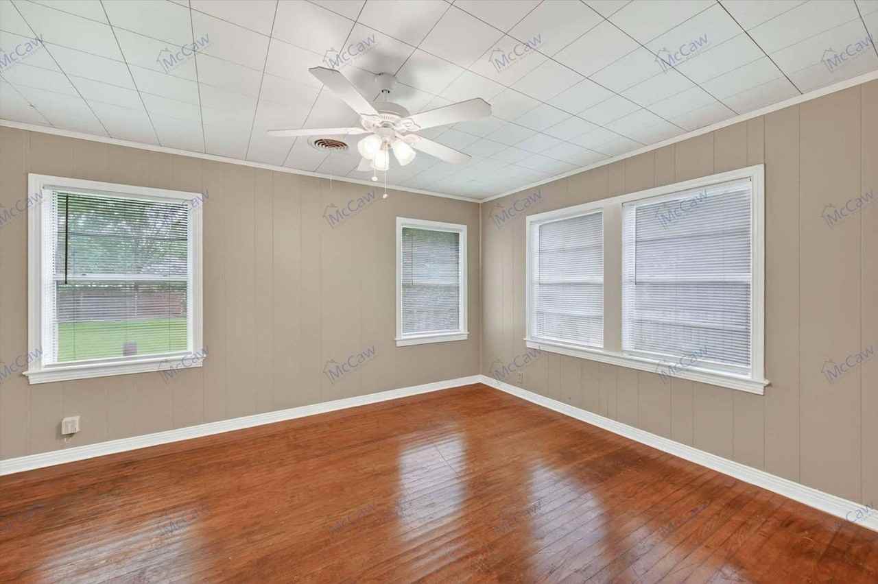 806 Buckalew St - Photo 5 of 18