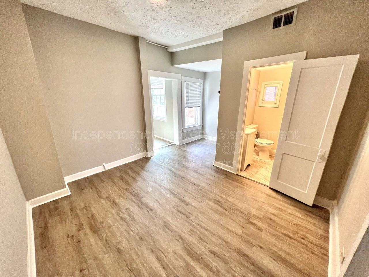 2212 Calumet St #2 - Photo 3 of 12