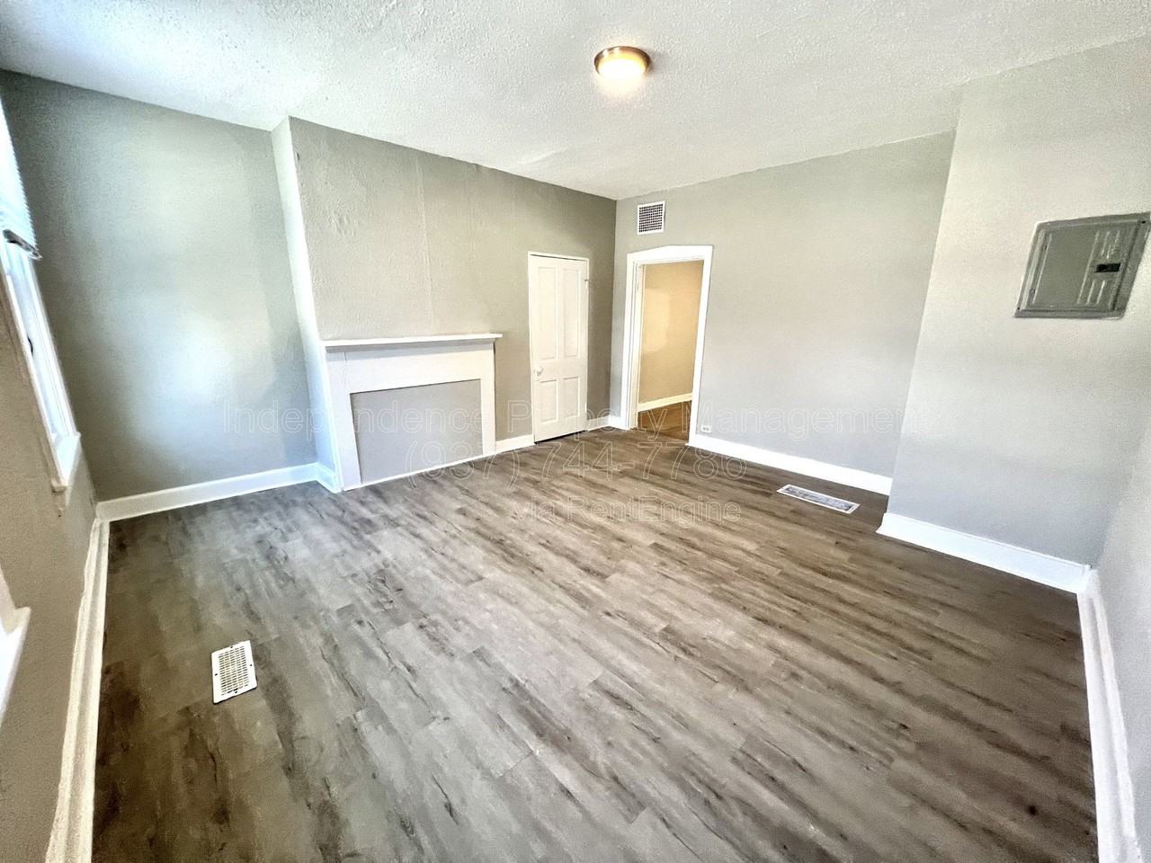 2212 Calumet St #2 - Photo 4 of 12