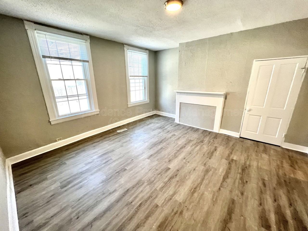 2212 Calumet St #2 - Photo 5 of 12