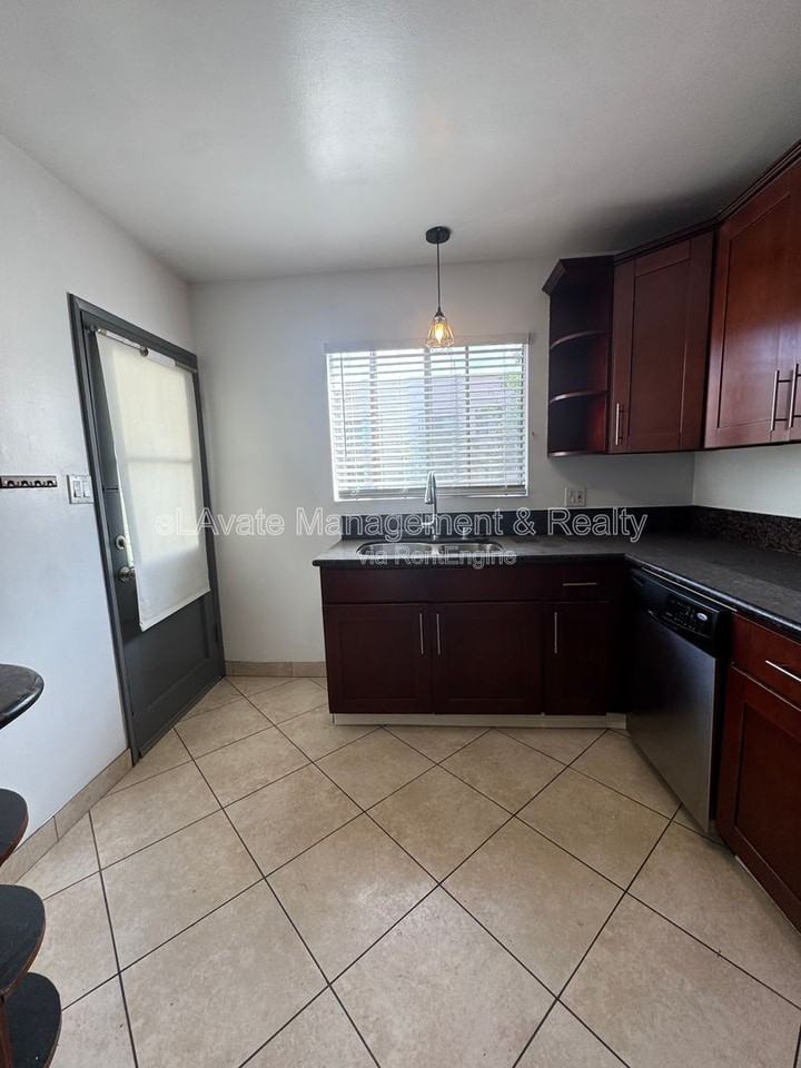 12157 Chandler Blvd #04 - Photo 4 of 24