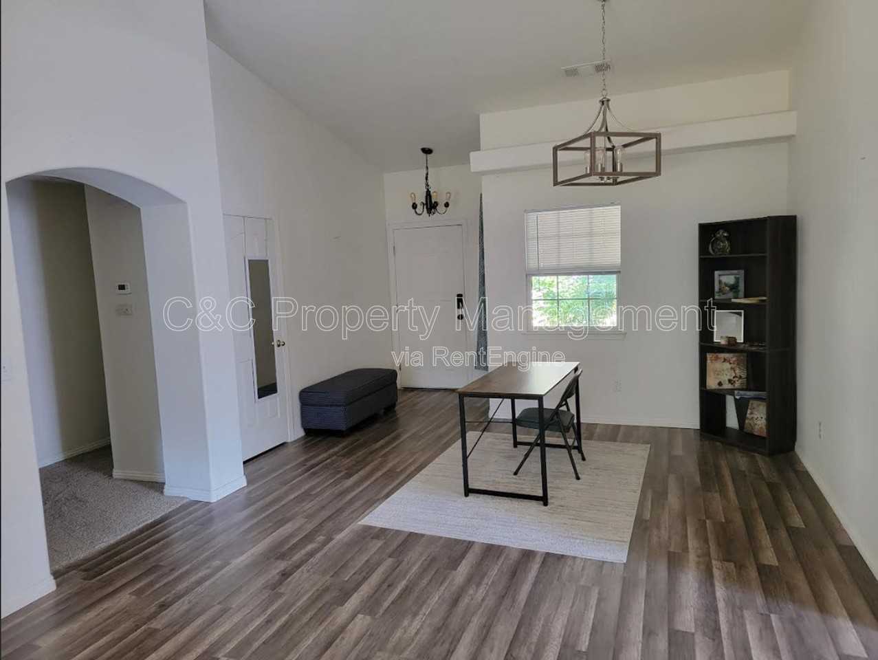 3935 E Laurel Ct - Photo 2 of 5