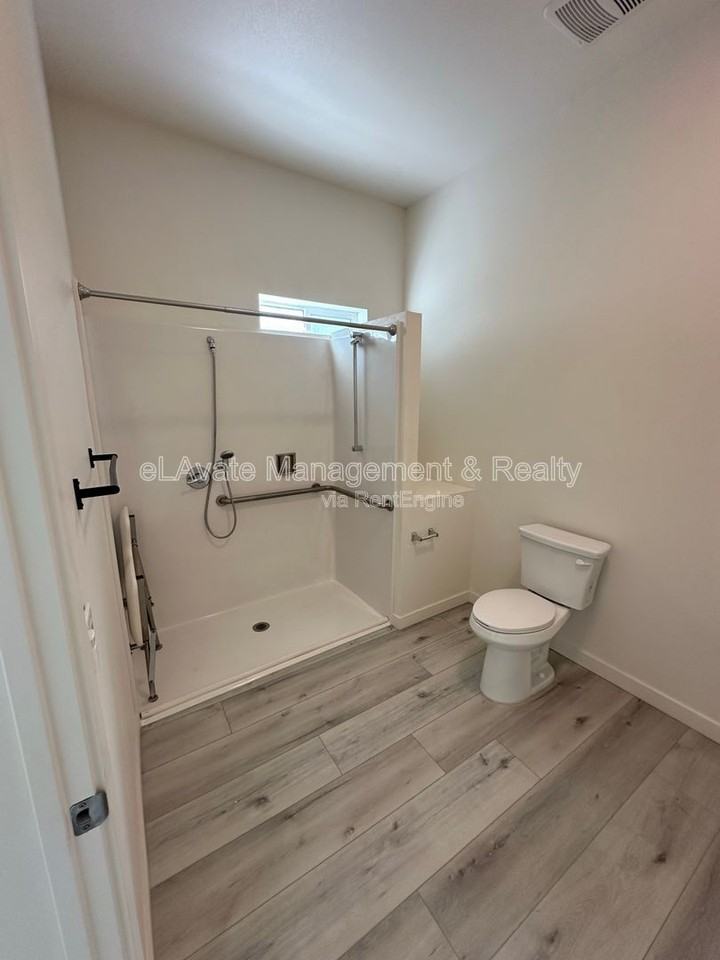 1120 E 25th St #102 - Photo 4 of 6