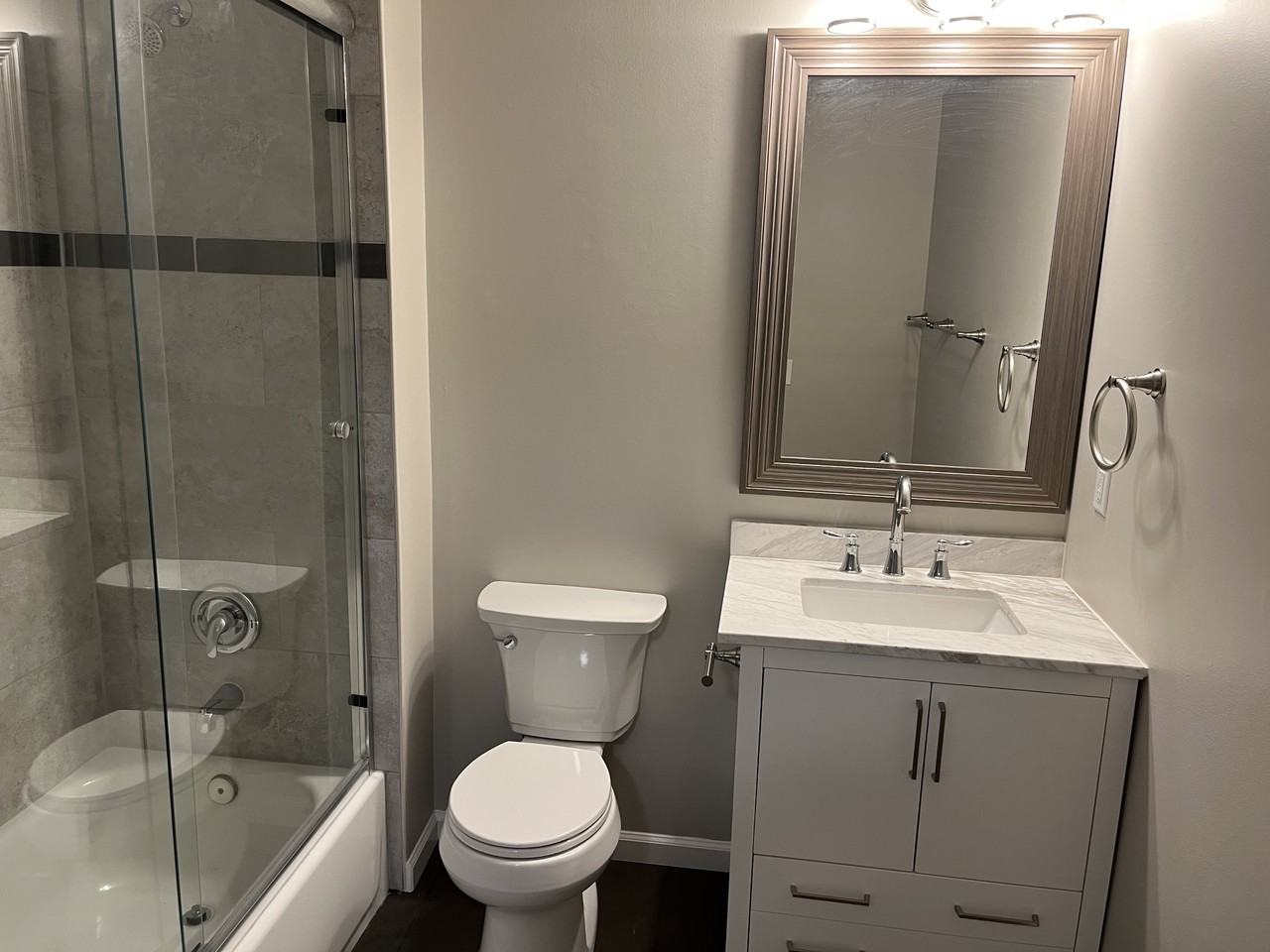 1056 Amsterdam Rd - Photo 7 of 11