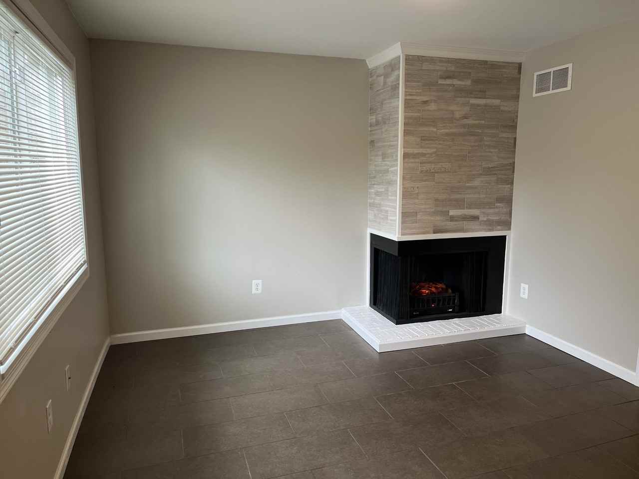 1056 Amsterdam Rd - Photo 3 of 11