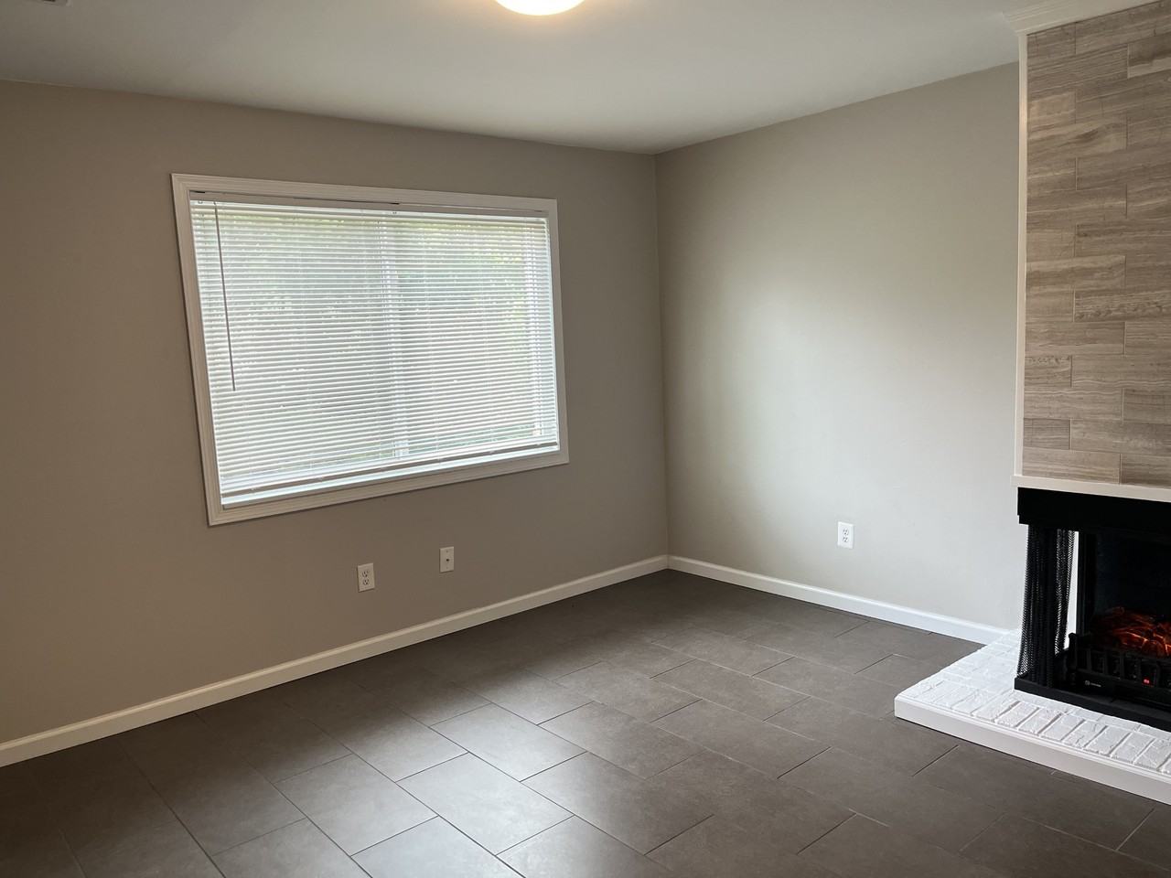 1056 Amsterdam Rd - Photo 2 of 11