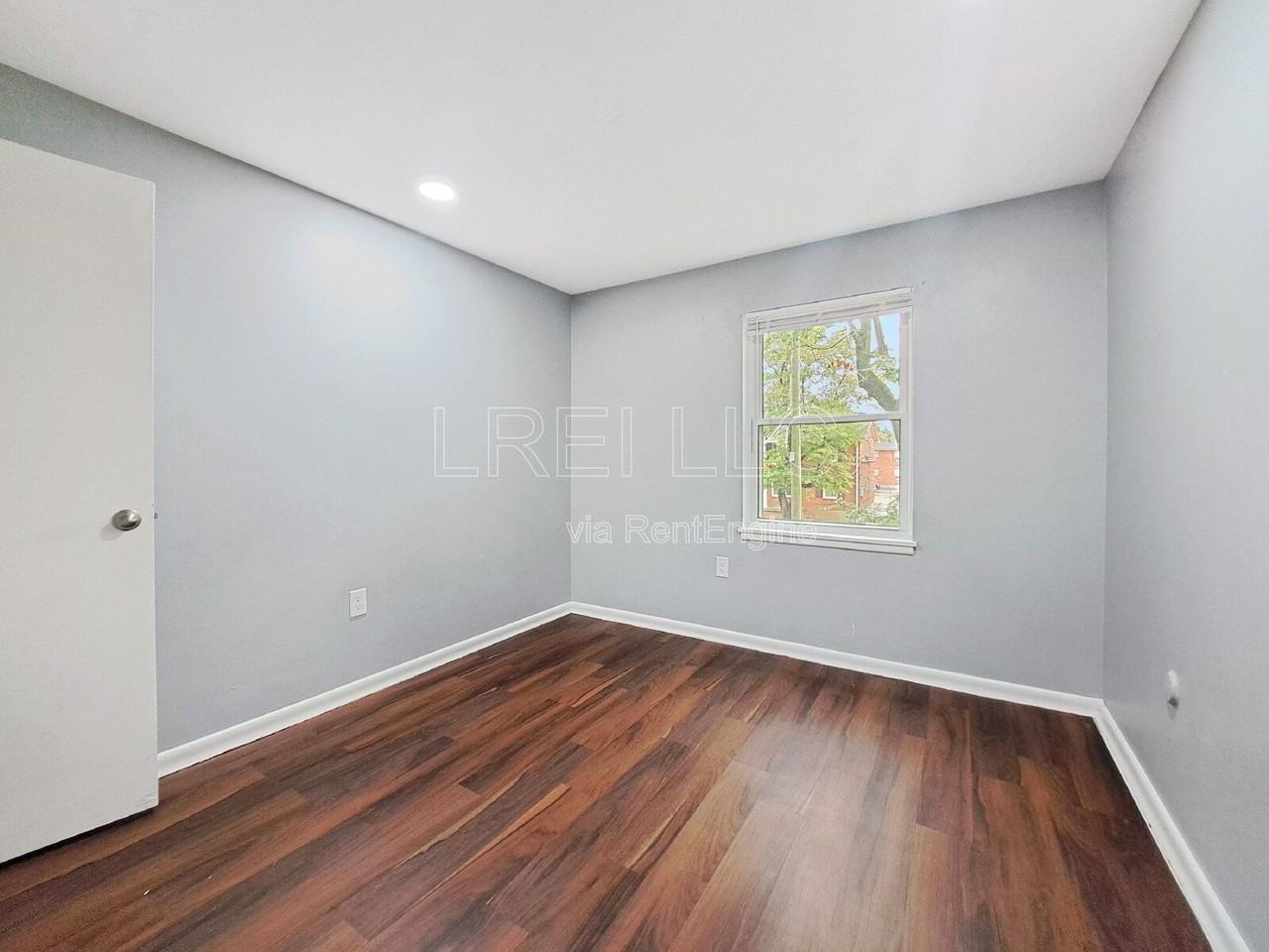 1711 Valley Forge Way #4 - Photo 5 of 13