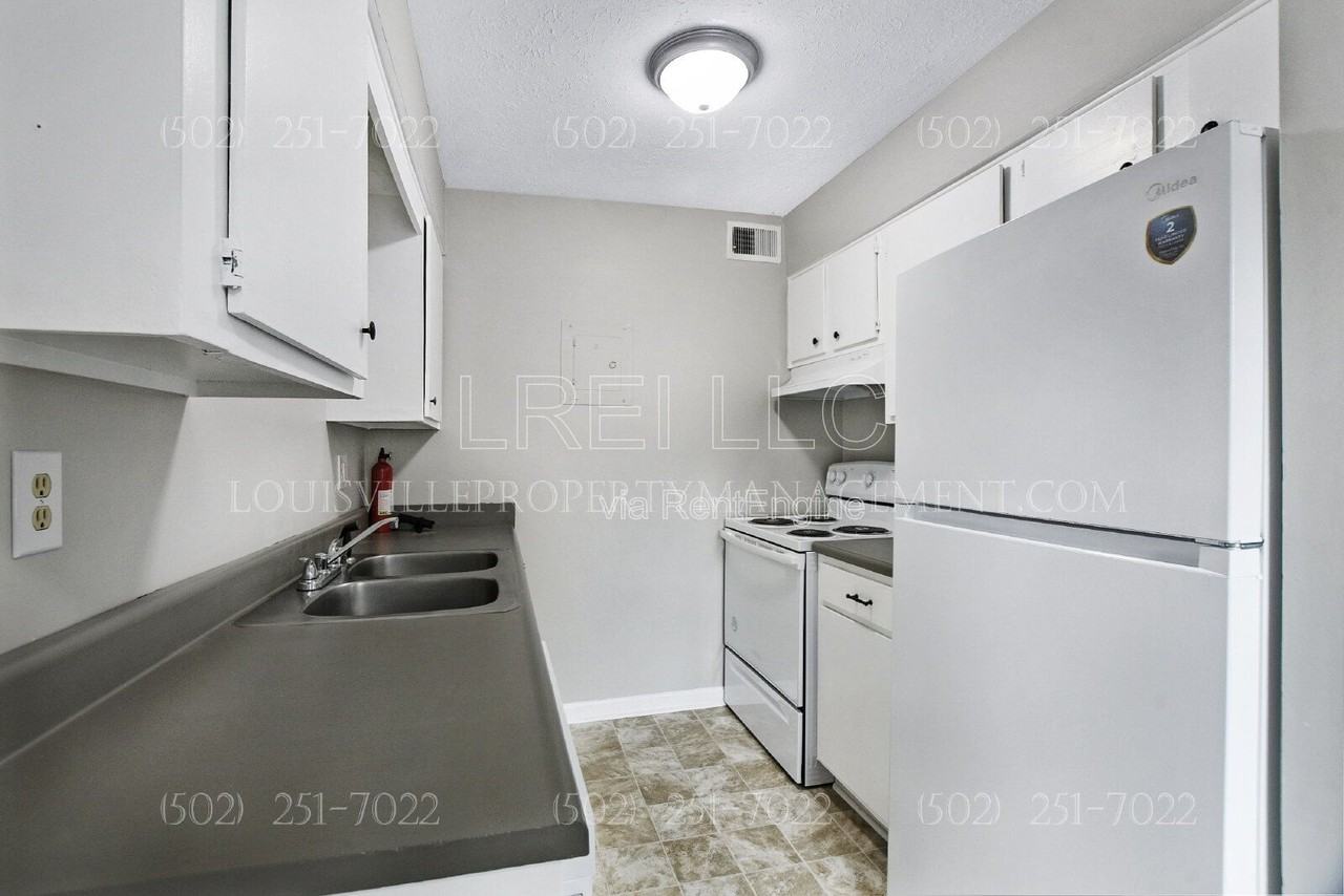 3105 Fordhaven Rd #3 - Photo 3 of 12