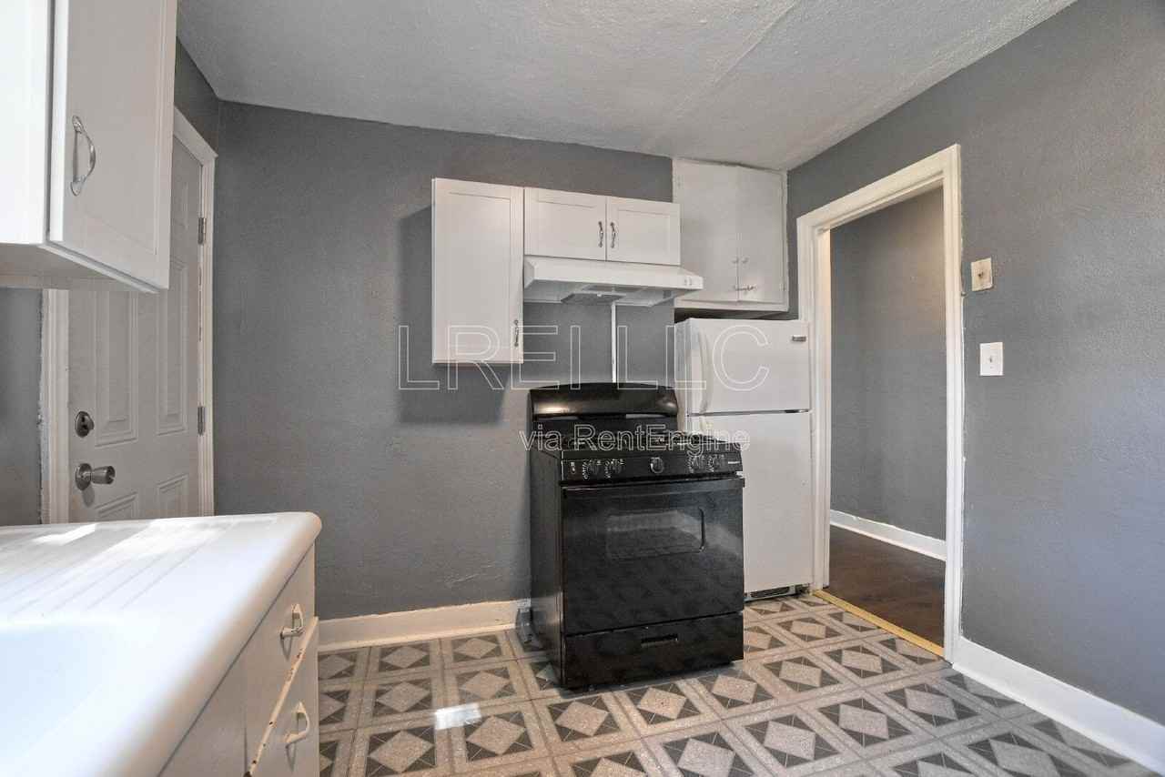 1443 S 32nd St #2 - Photo 4 of 9