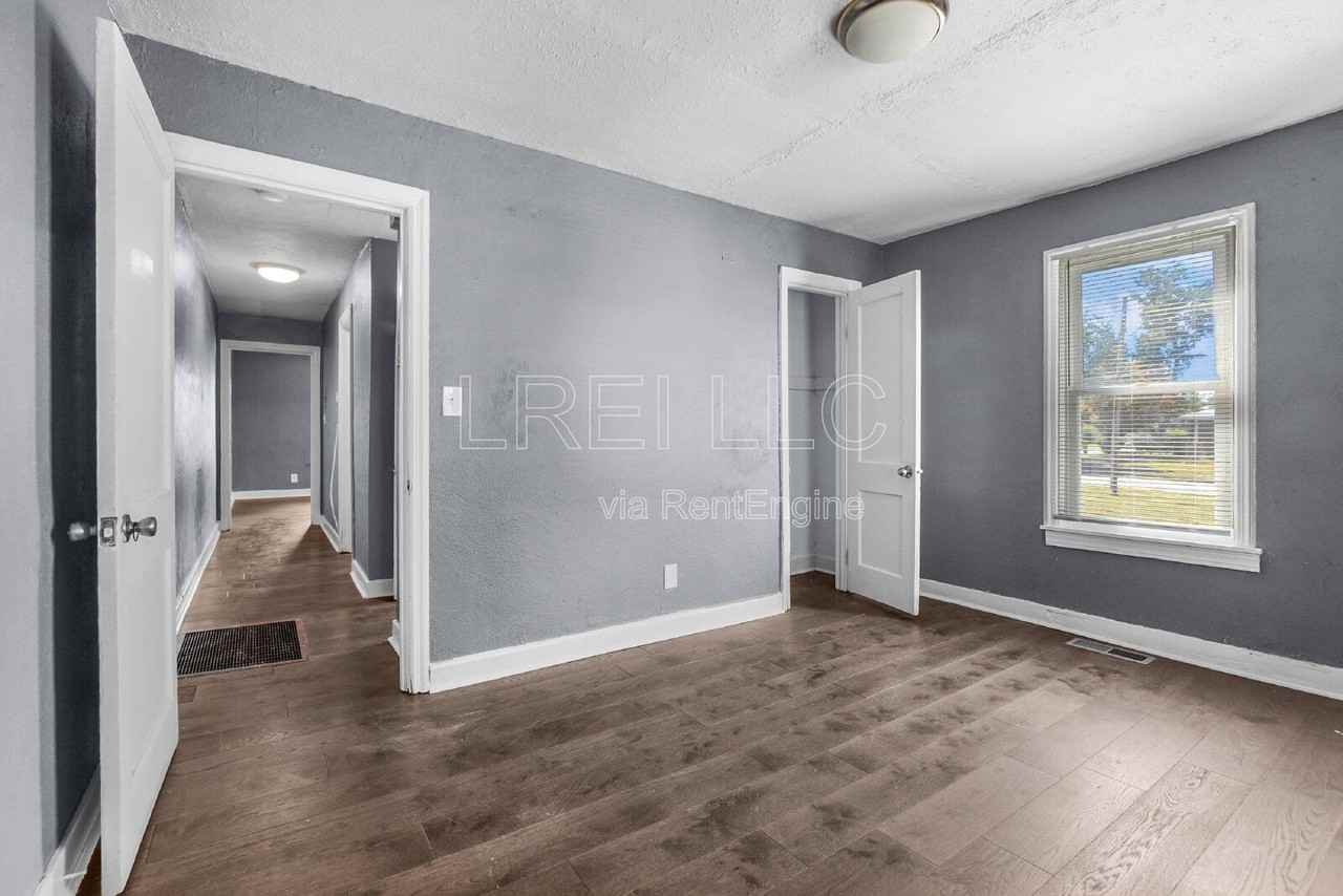 1443 S 32nd St #2 - Photo 6 of 9