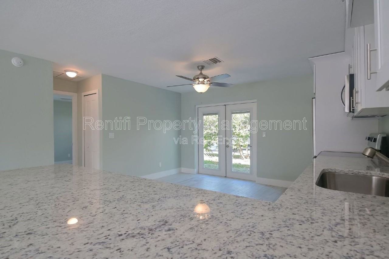 1322 Miramar St #1 - Photo 4 of 22