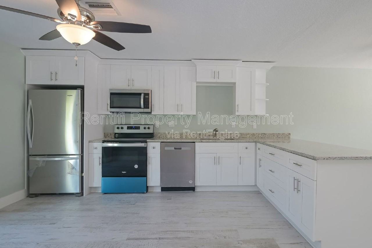 1322 Miramar St #1 - Photo 5 of 22
