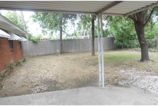 1608 Mims St - Photo 4 of 9