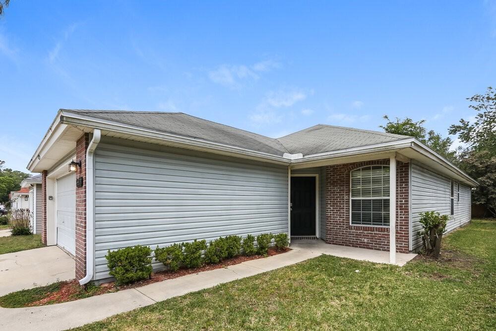 4279 Campus Hills Cir - Photo 3 of 16