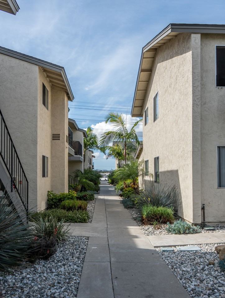 Orange Glen - Photo 6 of 37