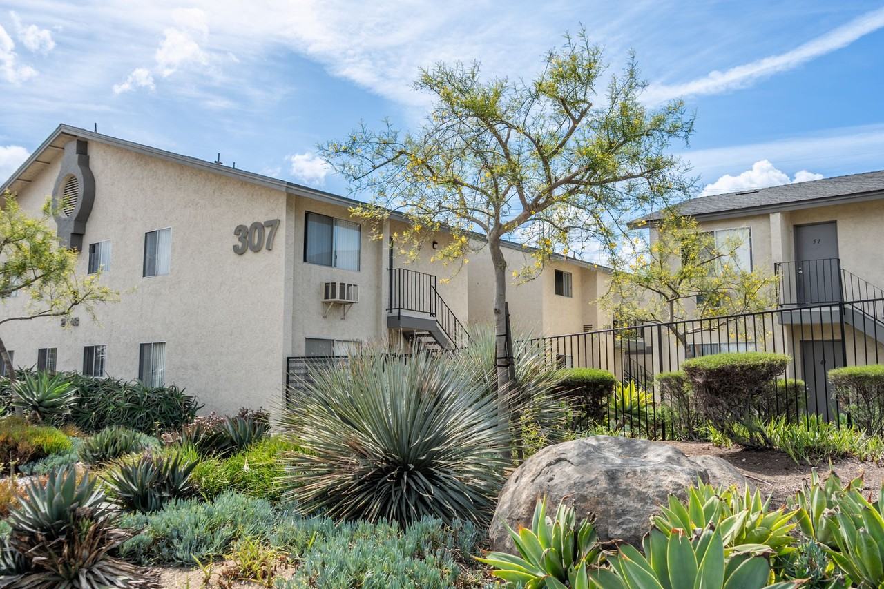 Orange Glen - Photo 7 of 37