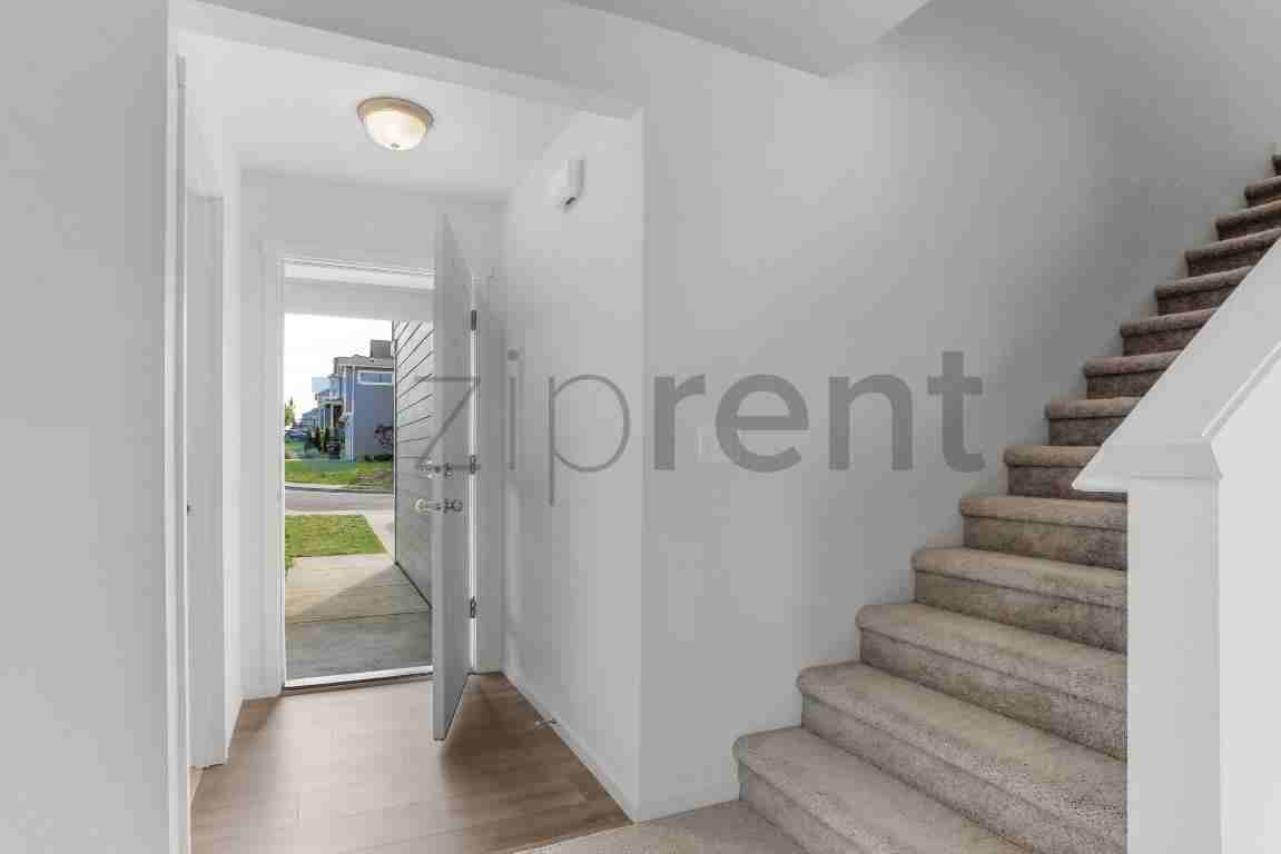 3956 83rd Ave Ne - Photo 4 of 26