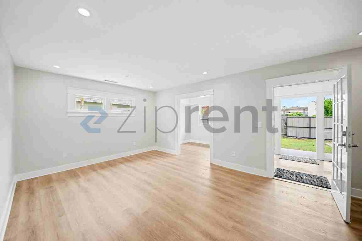 5717 Fair Ave - Photo 4 of 15