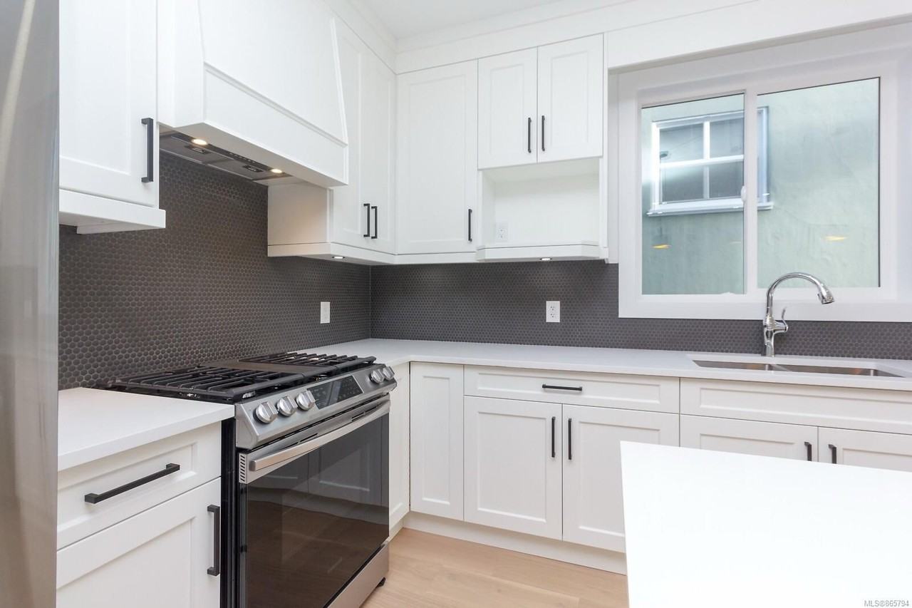2053 Weiler Avenue - Photo 4 of 12