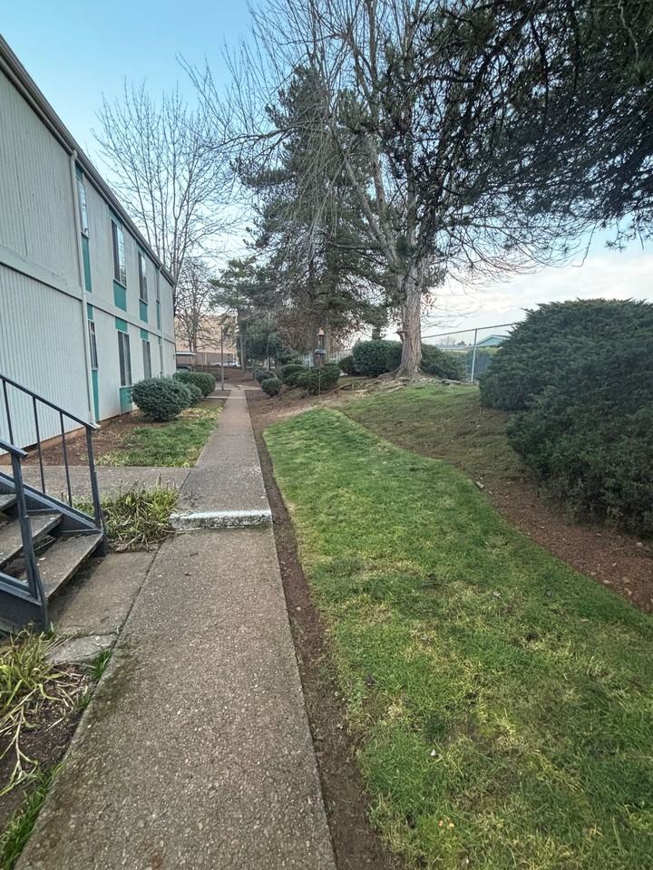Sunnyside Village Apartments - Photo 5 of 44