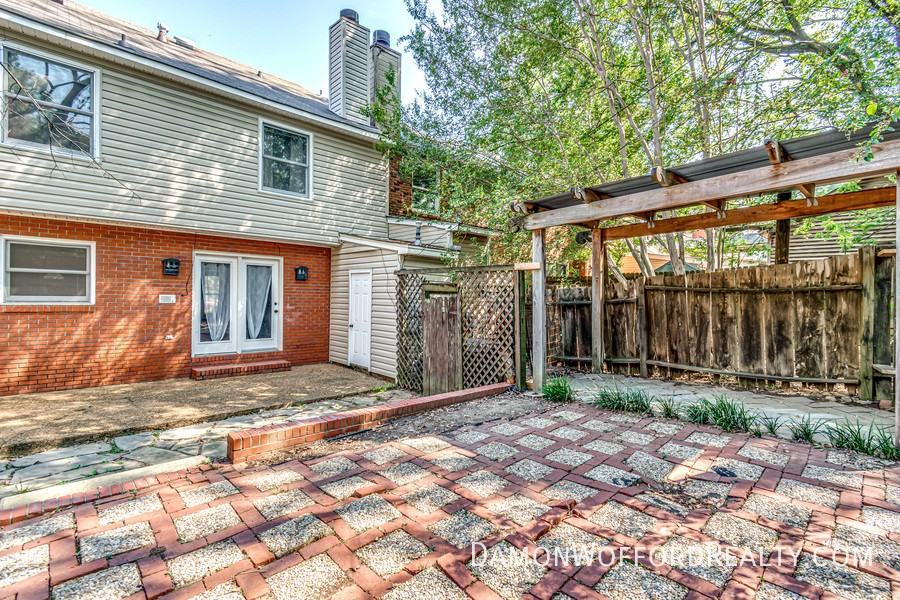 1435 Roxbury Ct - Photo 5 of 44