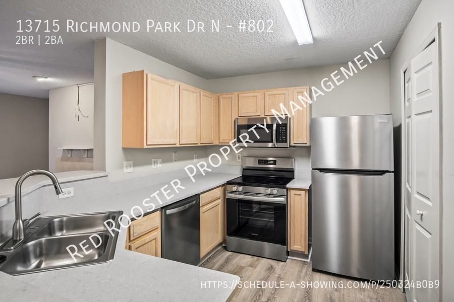 13715 Richmond Park Dr N #802 - Photo 6 of 17