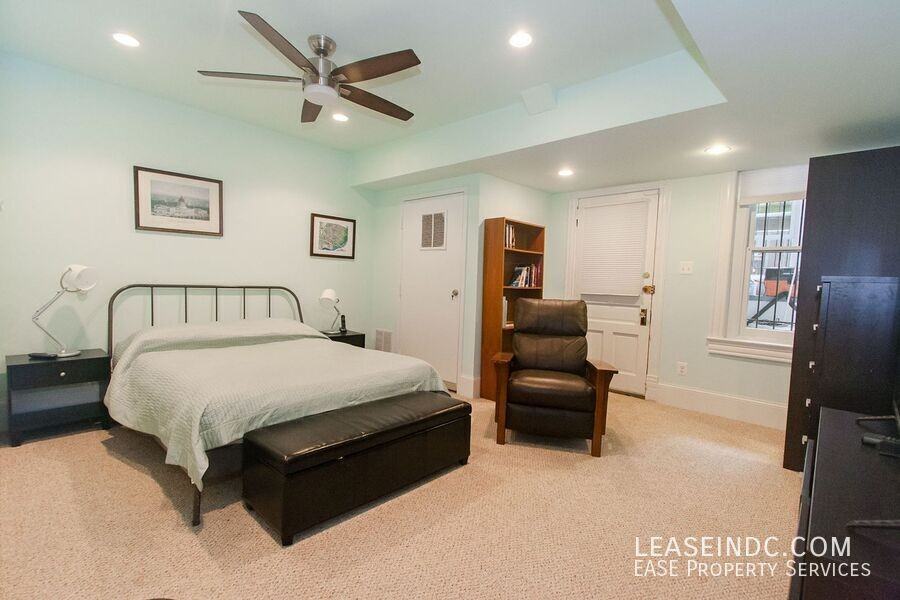 1209 E Capitol St Se #A - Photo 7 of 11