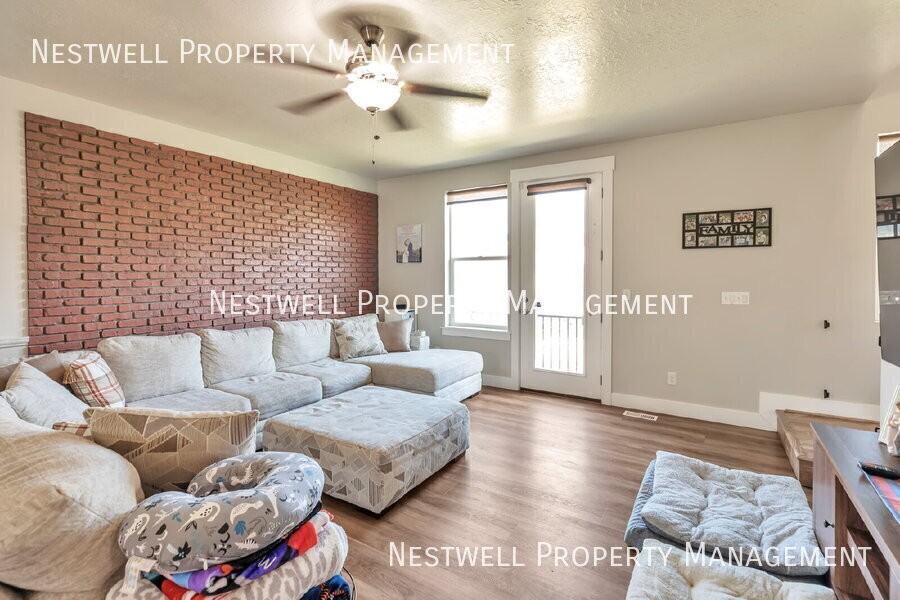 2558 E High Ridge Rd - Photo 3 of 29