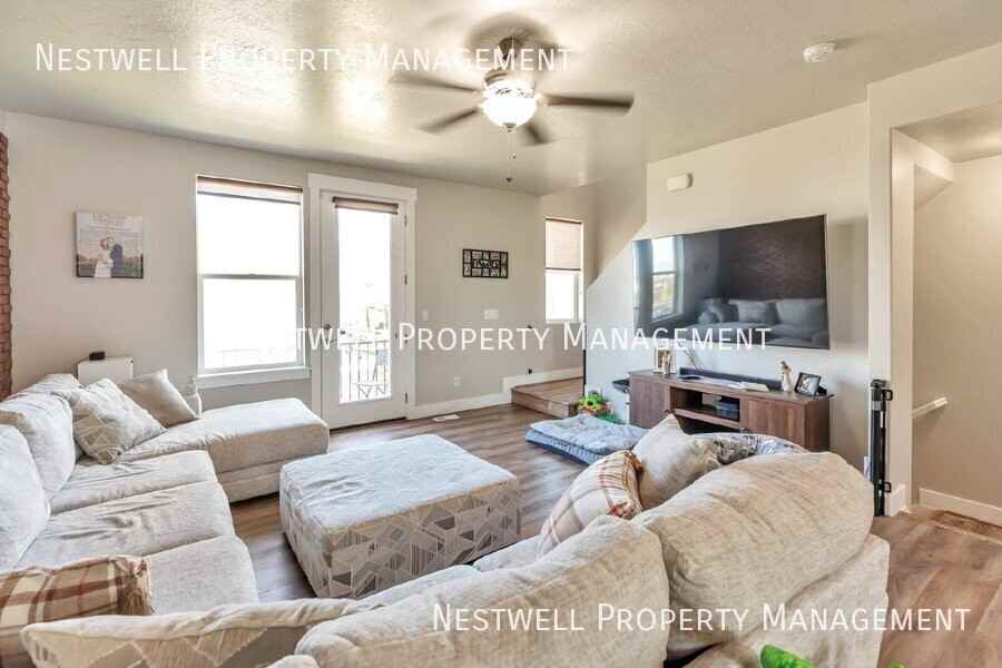 2558 E High Ridge Rd - Photo 4 of 29