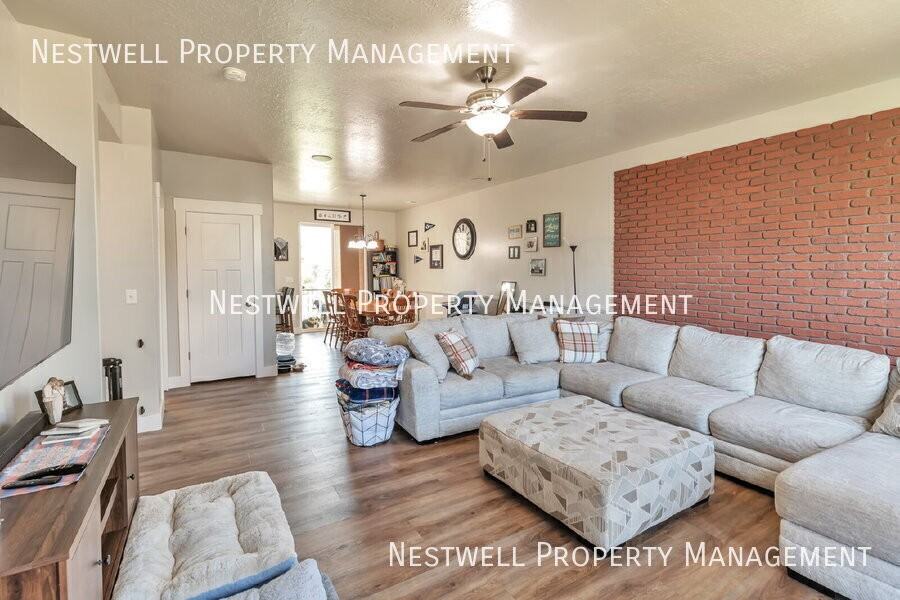 2558 E High Ridge Rd - Photo 5 of 29