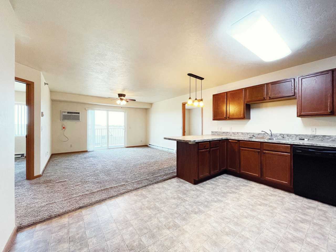 Sunset Pointe Apartments - Photo 4 of 7