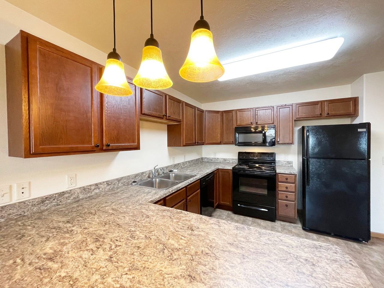 Sunset Pointe Apartments - Photo 5 of 7