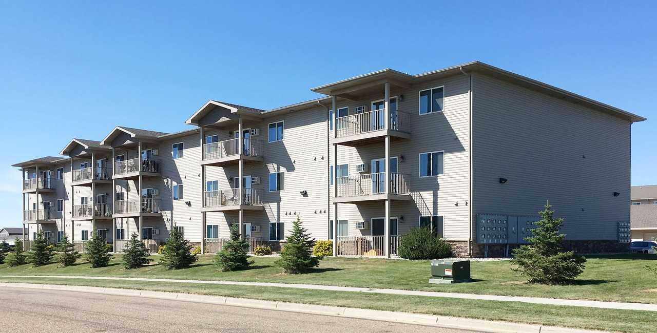 Sunset Pointe Apartments - Photo 6 of 7
