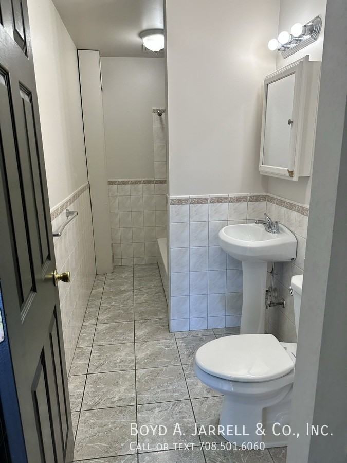 212 E 57th St 2nd Fl #098-212-2 - Photo 3 of 13