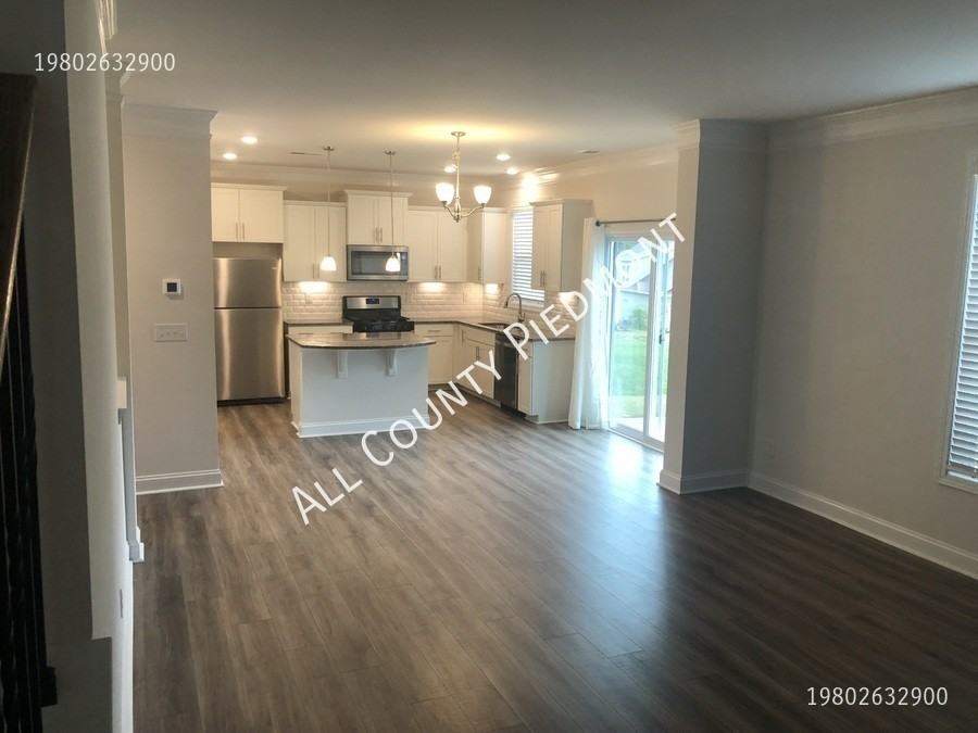 1509 Cambria Ct - Photo 2 of 10