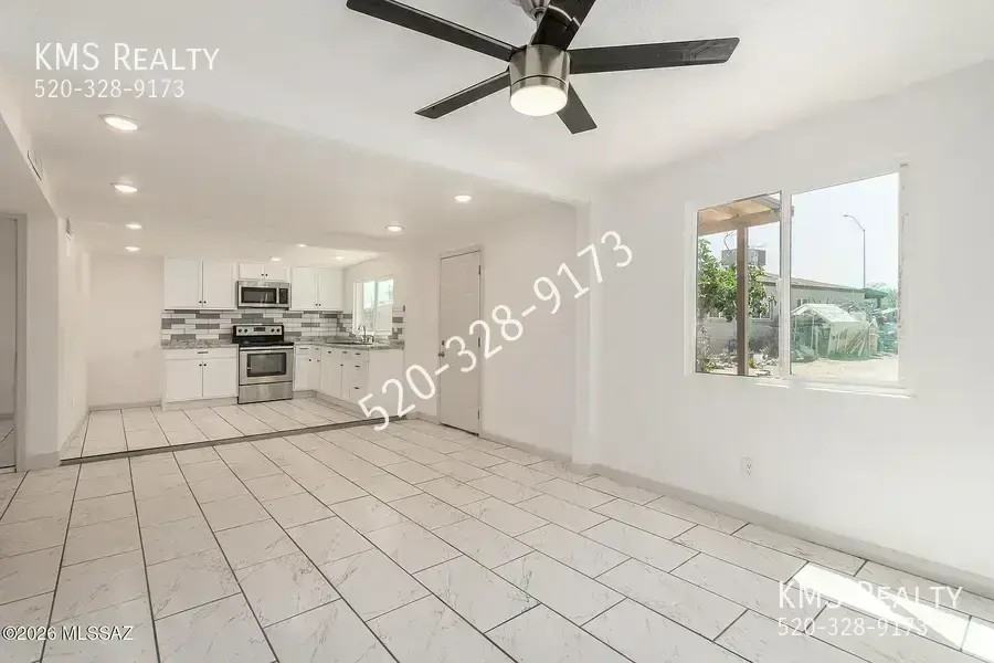 2429 E Cameron Vis - Photo 5 of 16