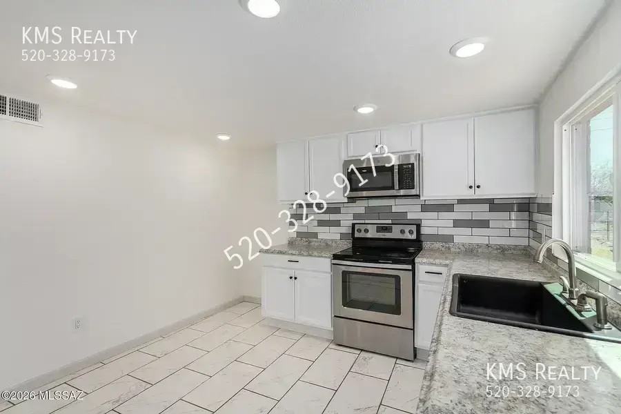 2429 E Cameron Vis - Photo 7 of 16