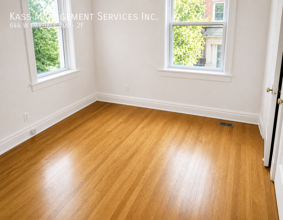 644 W Oakdale Ave #2F - Photo 2 of 10
