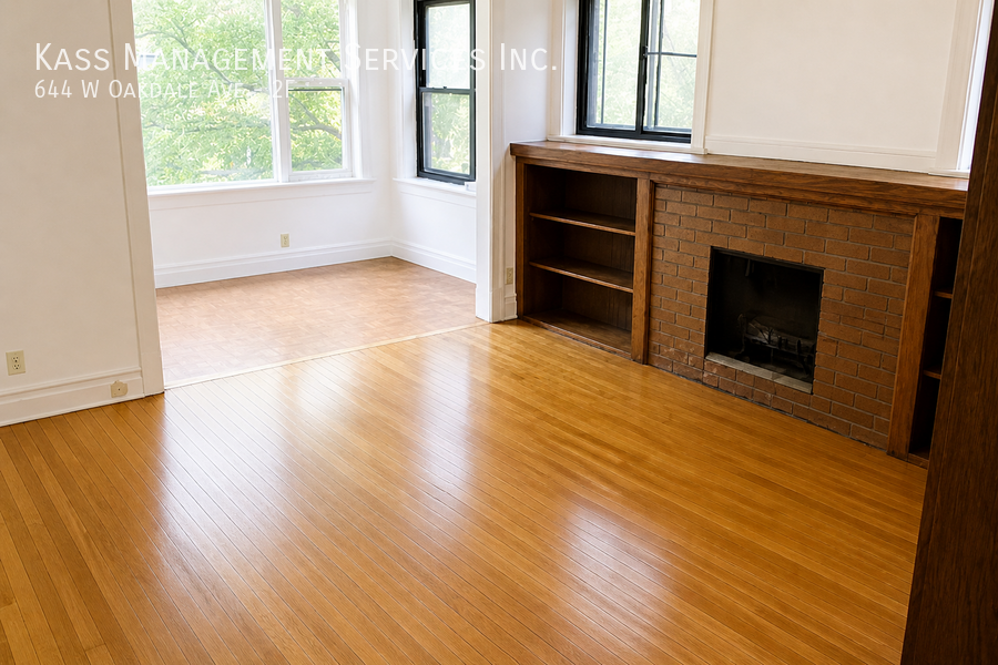 644 W Oakdale Ave #2F - Photo 3 of 10